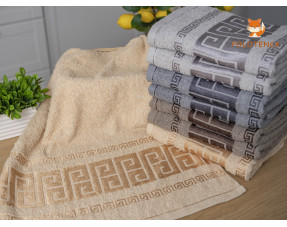  Рушники з візерунком версаче