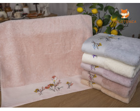 Рушники з ніжними квітами