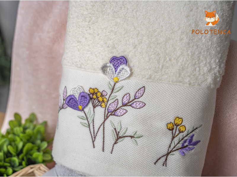 Рушники з ніжними квітами Рушники з ніжними квітами