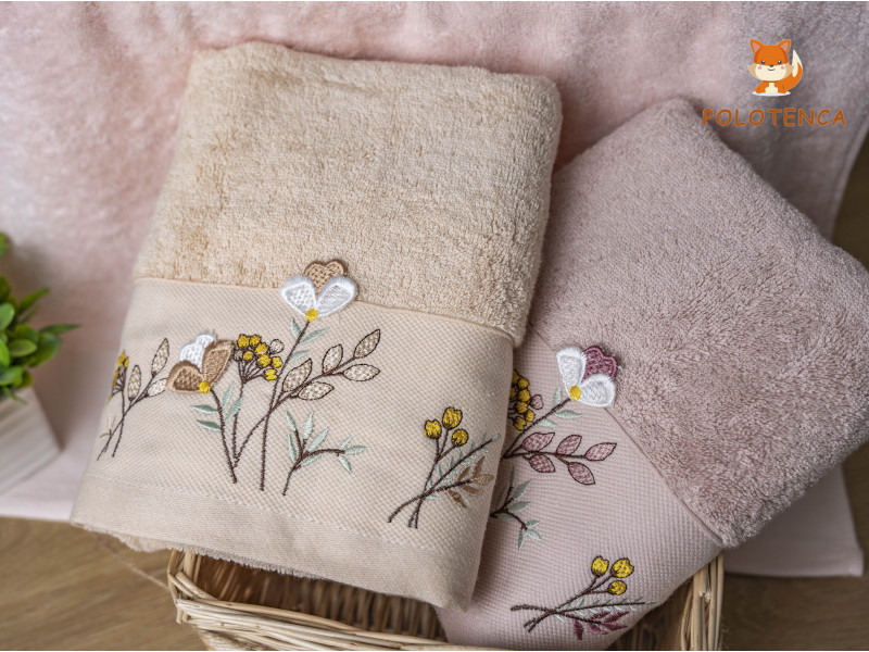 Рушники з ніжними квітами Рушники з ніжними квітами