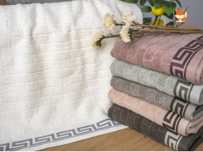  Рушники з візерунком версаче